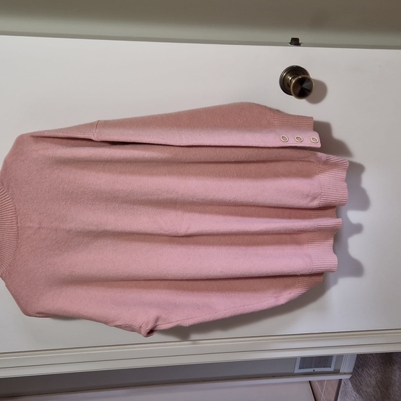 V-neck high-low sweater in dusty rose color - Picture 3 of 3
